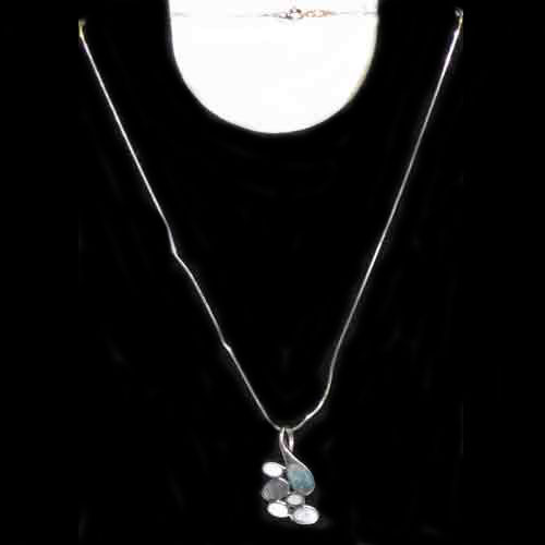 Imagen gargantilla plata diseño flor